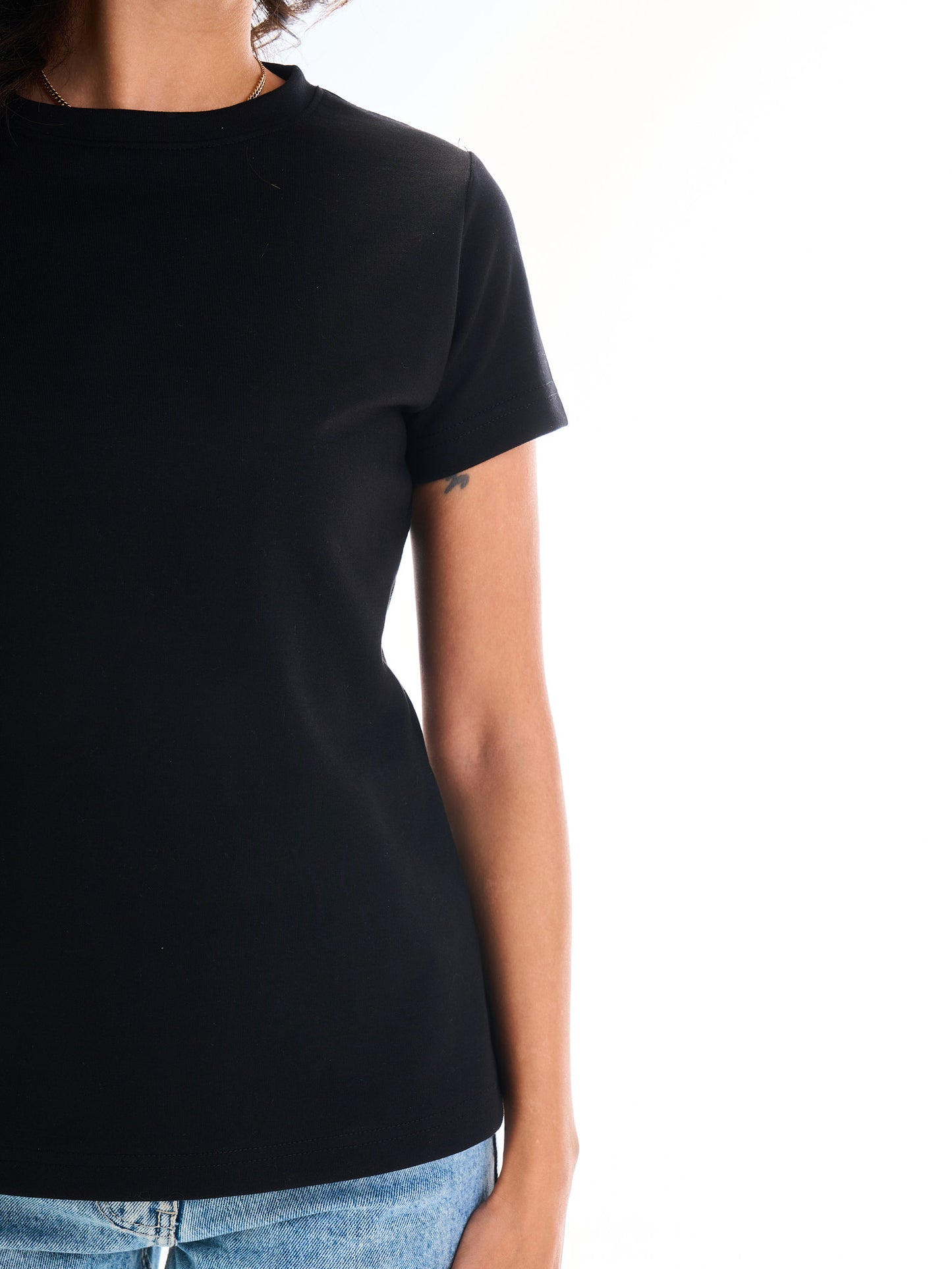 Regular Round Tee - Black