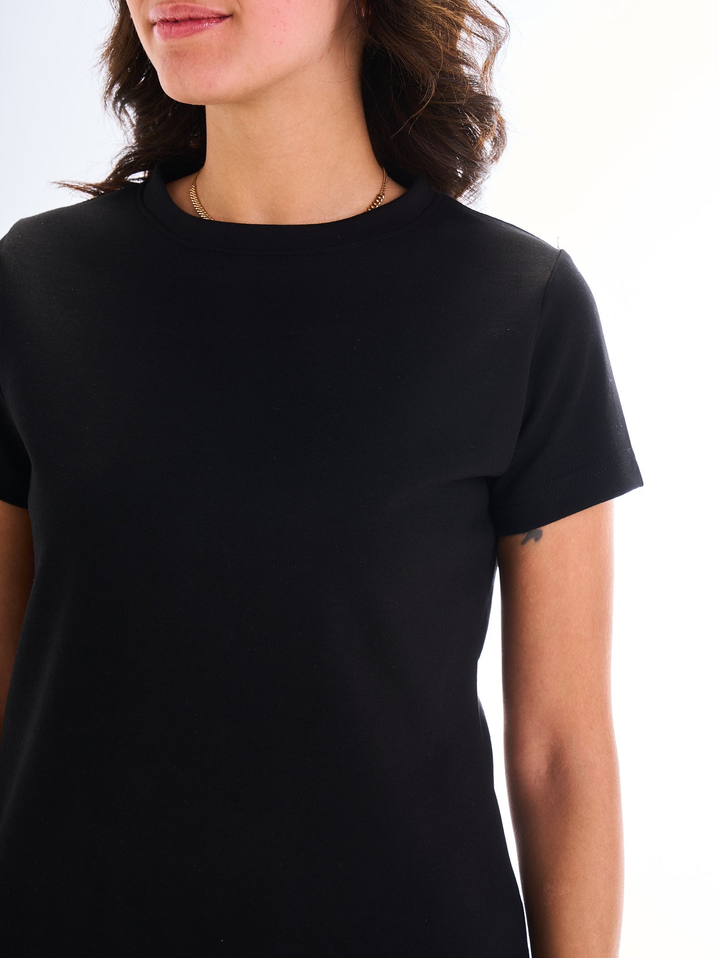Regular Round Tee - Black