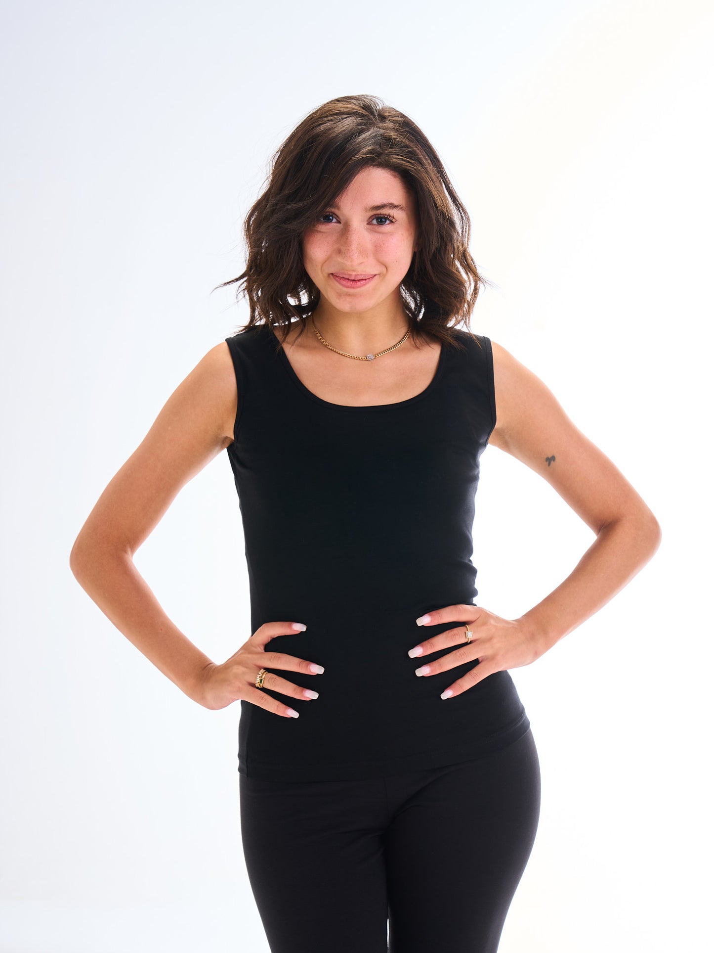 Sleeveless Round Neck - Black