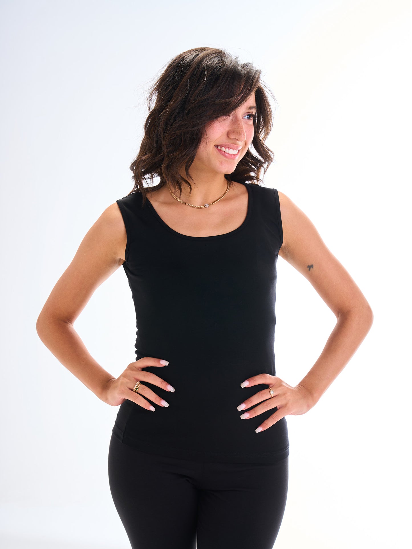 Sleeveless Round Neck - Black