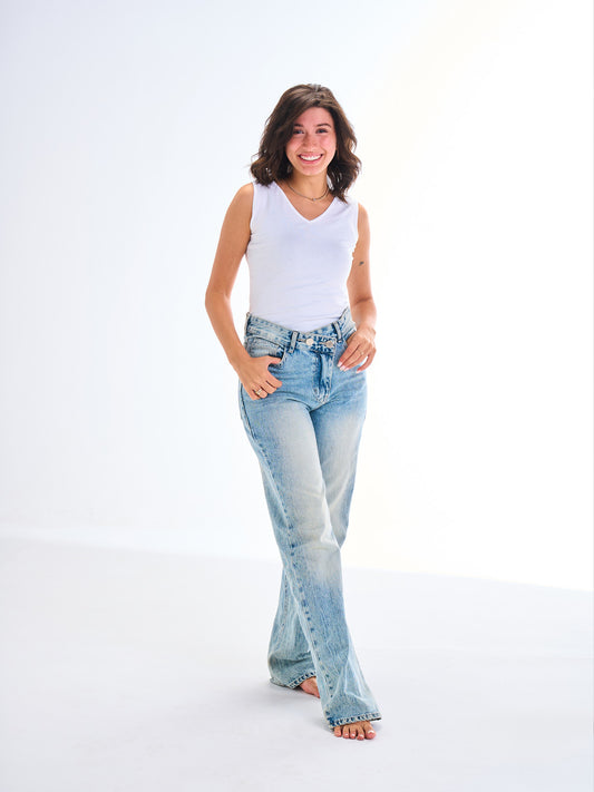 Sleeveless V-Neck - white