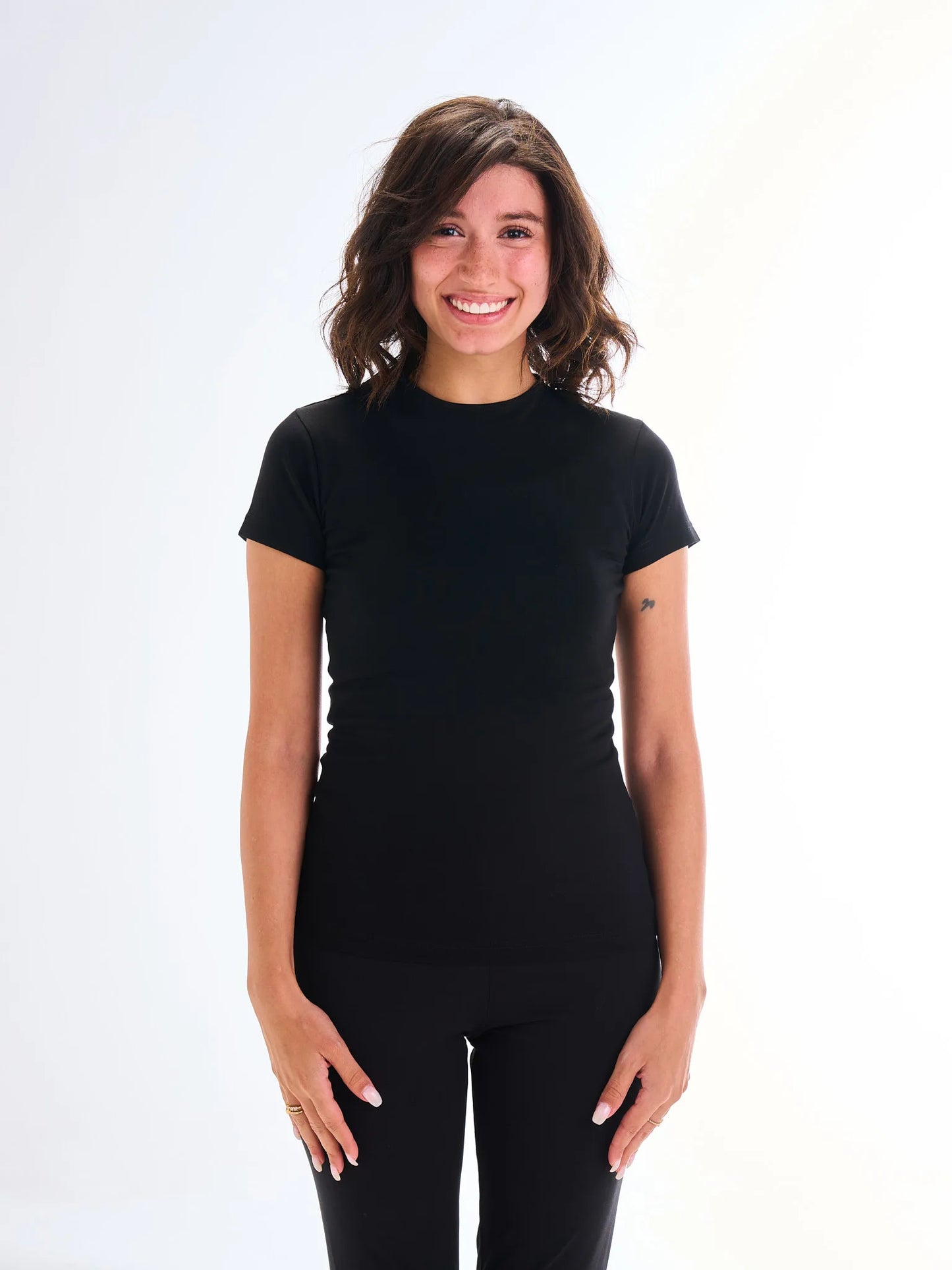 Narrow Neck Short Sleeve – Black