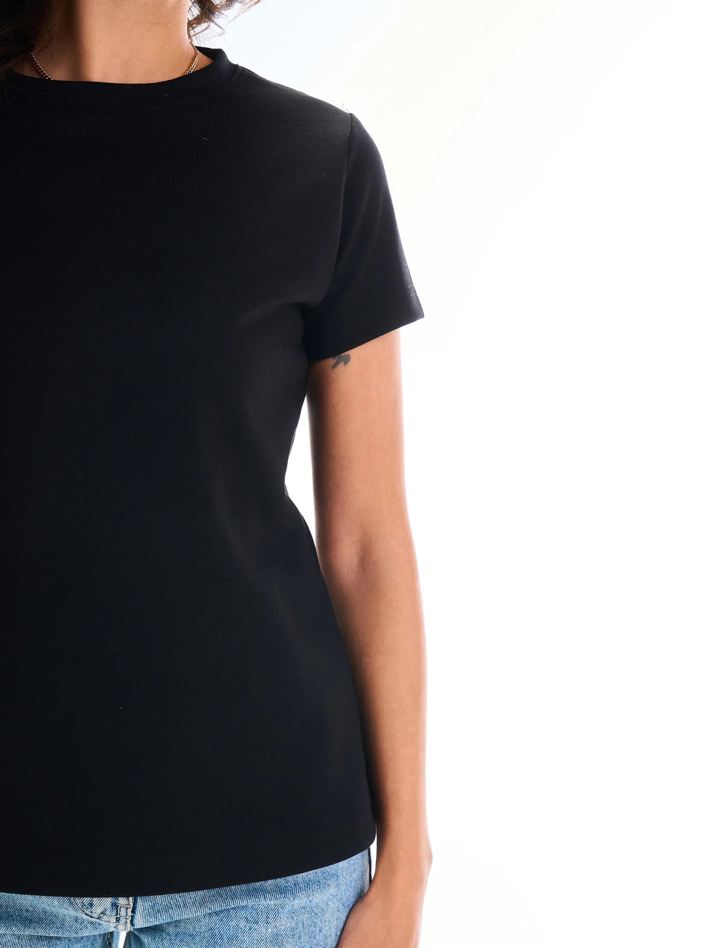 Regular Round Tee - Black